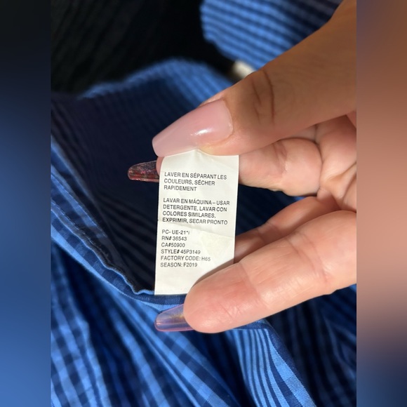 Izod blue checkered pattern long sleeve button up- size med - Picture 7 of 7